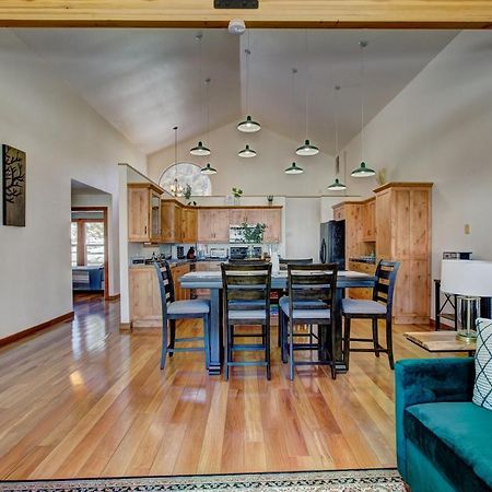 Twin Pines Cabin In Wilderness Ranch On Hwy 21, Amazing Views, 20 Ft Ceilings, Fully Fenced Yard, Pet Friendly, , Go Paddle Boarding At Lucky Peak, Or Snowshoeing In Idaho City And Take In The Hot Springs, Sleeps 10! Boise Eksteriør billede