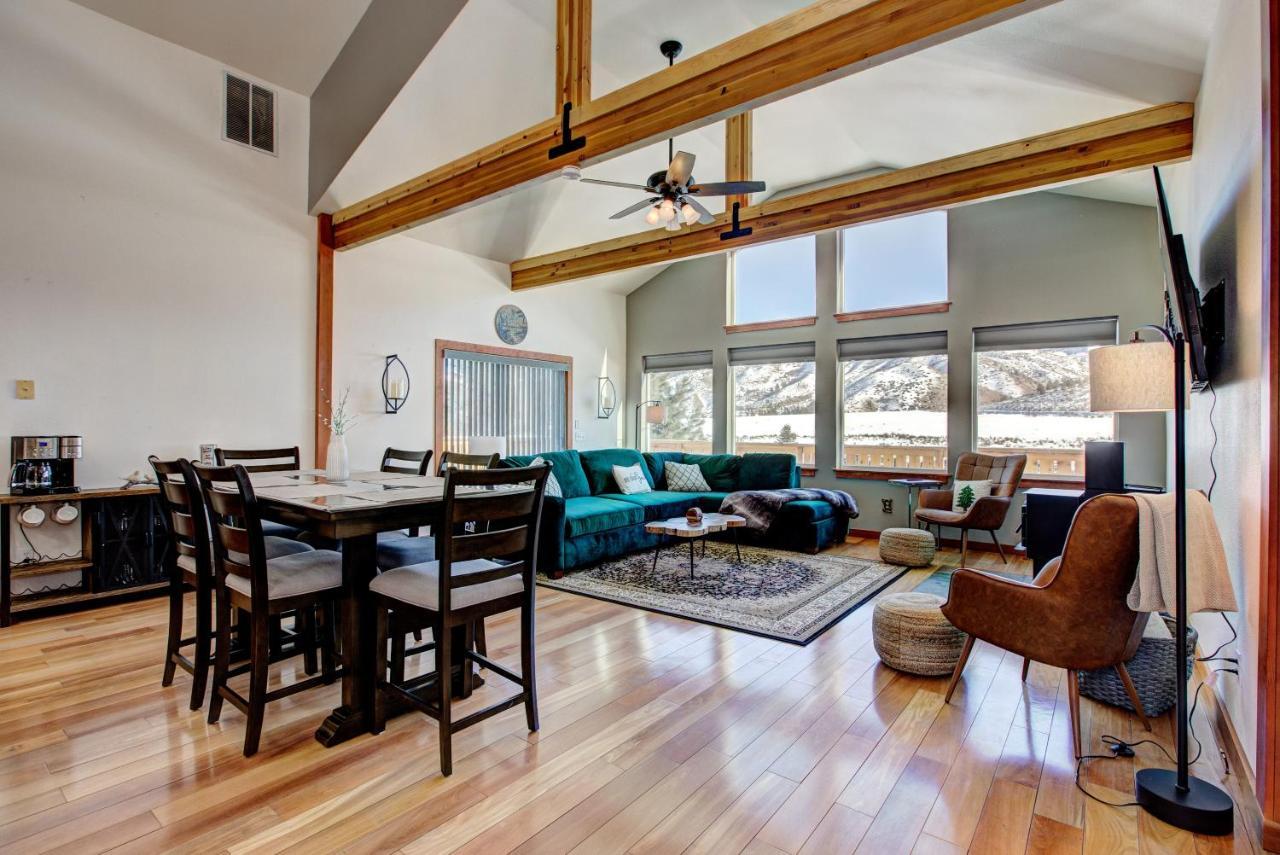 Twin Pines Cabin In Wilderness Ranch On Hwy 21, Amazing Views, 20 Ft Ceilings, Fully Fenced Yard, Pet Friendly, , Go Paddle Boarding At Lucky Peak, Or Snowshoeing In Idaho City And Take In The Hot Springs, Sleeps 10! Boise Eksteriør billede