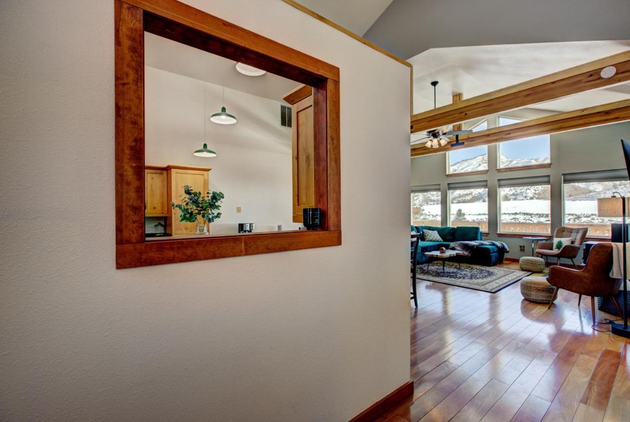 Twin Pines Cabin In Wilderness Ranch On Hwy 21, Amazing Views, 20 Ft Ceilings, Fully Fenced Yard, Pet Friendly, , Go Paddle Boarding At Lucky Peak, Or Snowshoeing In Idaho City And Take In The Hot Springs, Sleeps 10! Boise Eksteriør billede