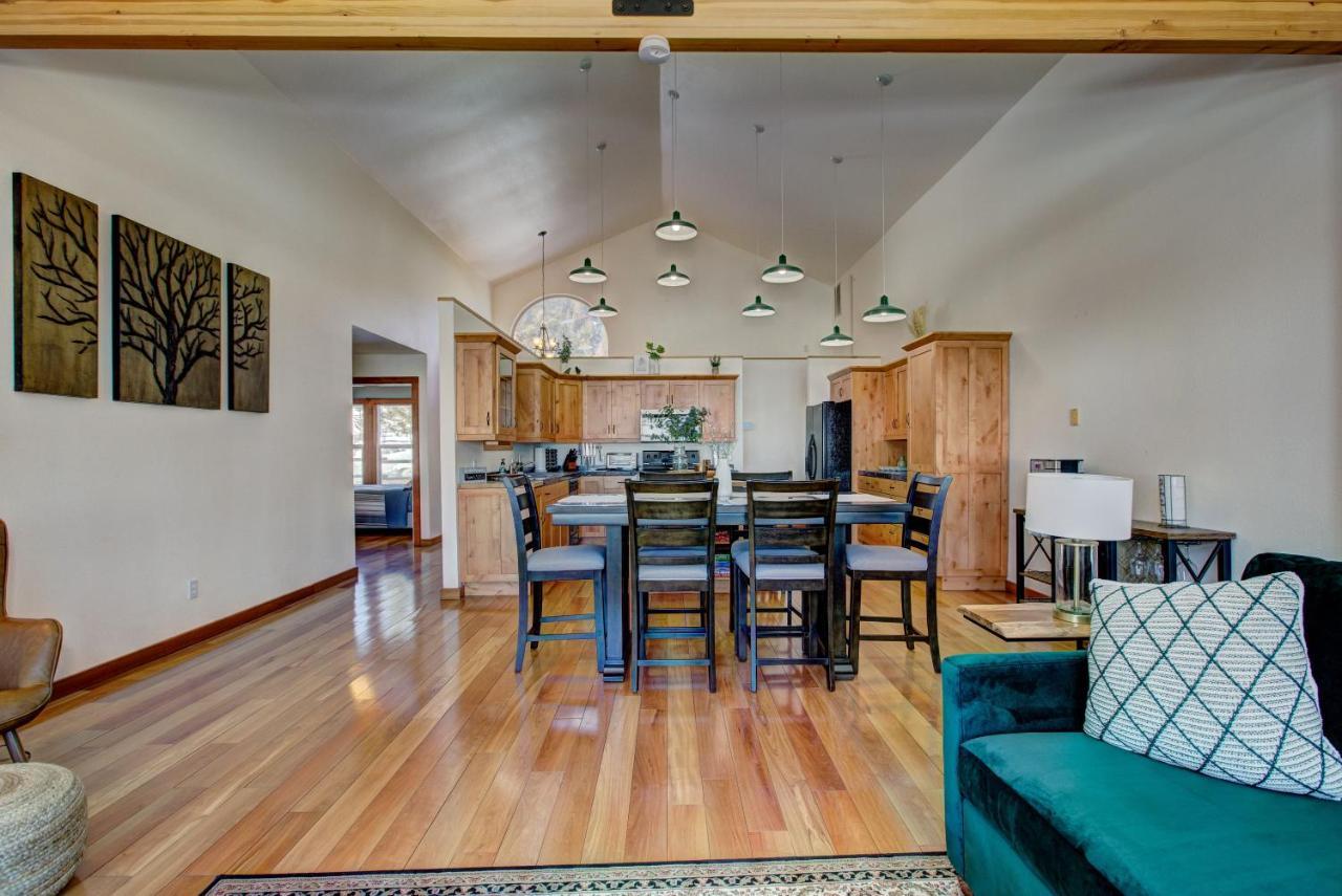 Twin Pines Cabin In Wilderness Ranch On Hwy 21, Amazing Views, 20 Ft Ceilings, Fully Fenced Yard, Pet Friendly, , Go Paddle Boarding At Lucky Peak, Or Snowshoeing In Idaho City And Take In The Hot Springs, Sleeps 10! Boise Eksteriør billede