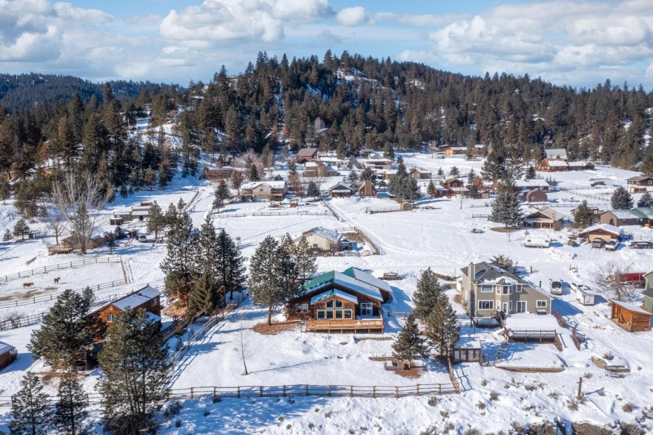 Twin Pines Cabin In Wilderness Ranch On Hwy 21, Amazing Views, 20 Ft Ceilings, Fully Fenced Yard, Pet Friendly, , Go Paddle Boarding At Lucky Peak, Or Snowshoeing In Idaho City And Take In The Hot Springs, Sleeps 10! Boise Eksteriør billede