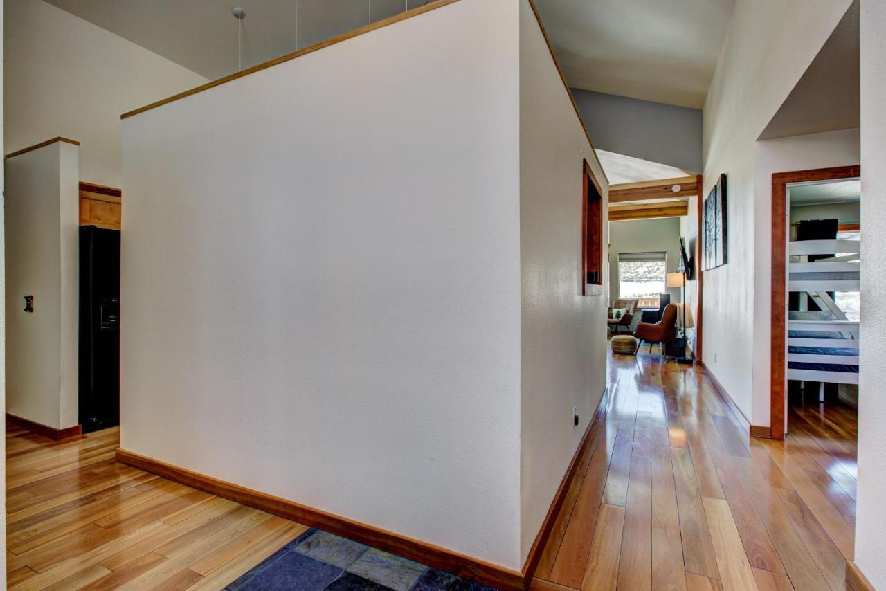 Twin Pines Cabin In Wilderness Ranch On Hwy 21, Amazing Views, 20 Ft Ceilings, Fully Fenced Yard, Pet Friendly, , Go Paddle Boarding At Lucky Peak, Or Snowshoeing In Idaho City And Take In The Hot Springs, Sleeps 10! Boise Eksteriør billede