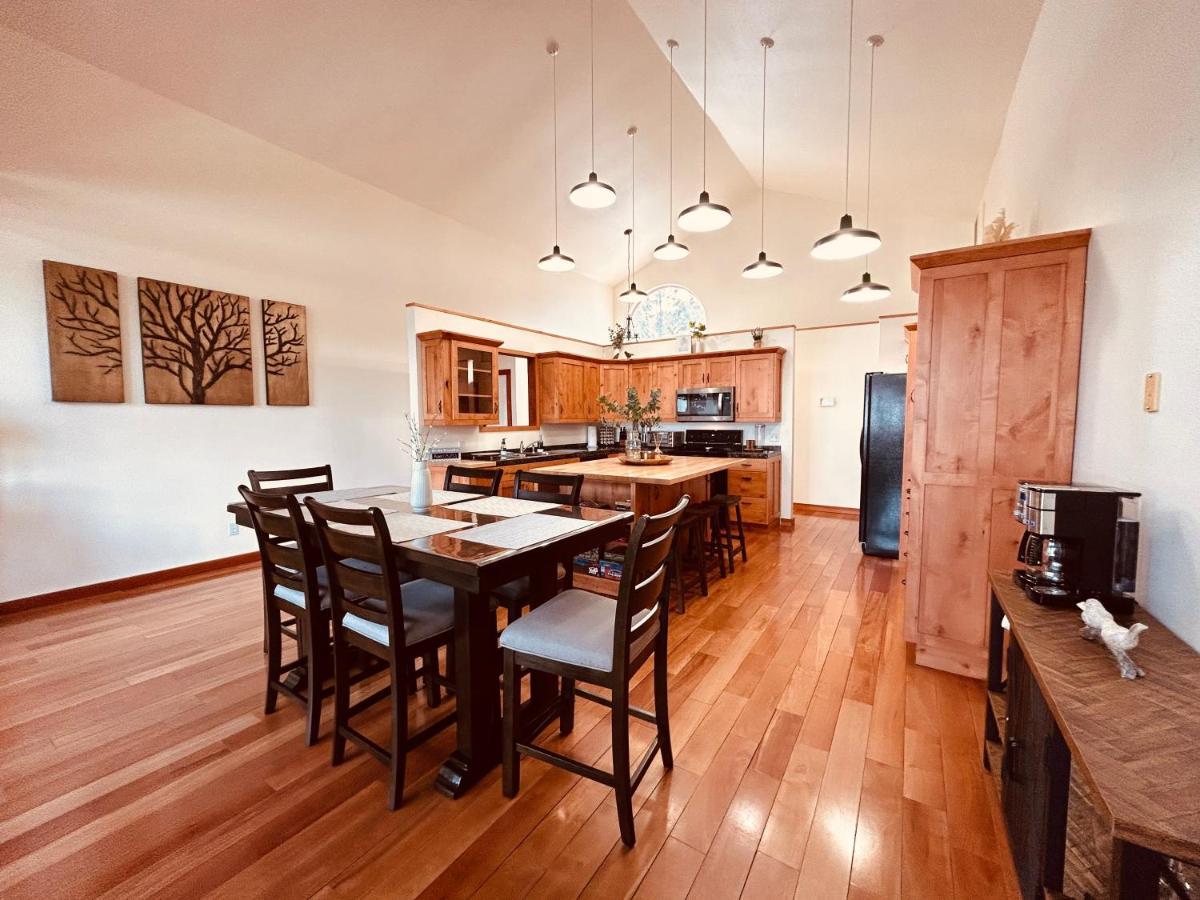 Twin Pines Cabin In Wilderness Ranch On Hwy 21, Amazing Views, 20 Ft Ceilings, Fully Fenced Yard, Pet Friendly, , Go Paddle Boarding At Lucky Peak, Or Snowshoeing In Idaho City And Take In The Hot Springs, Sleeps 10! Boise Eksteriør billede